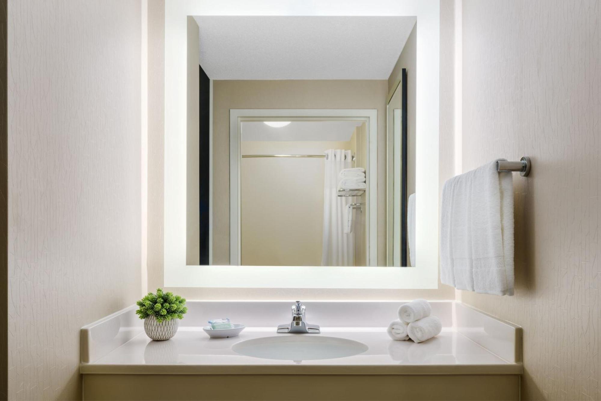 Springhill Suites Manchester-Boston Regional Airport Экстерьер фото