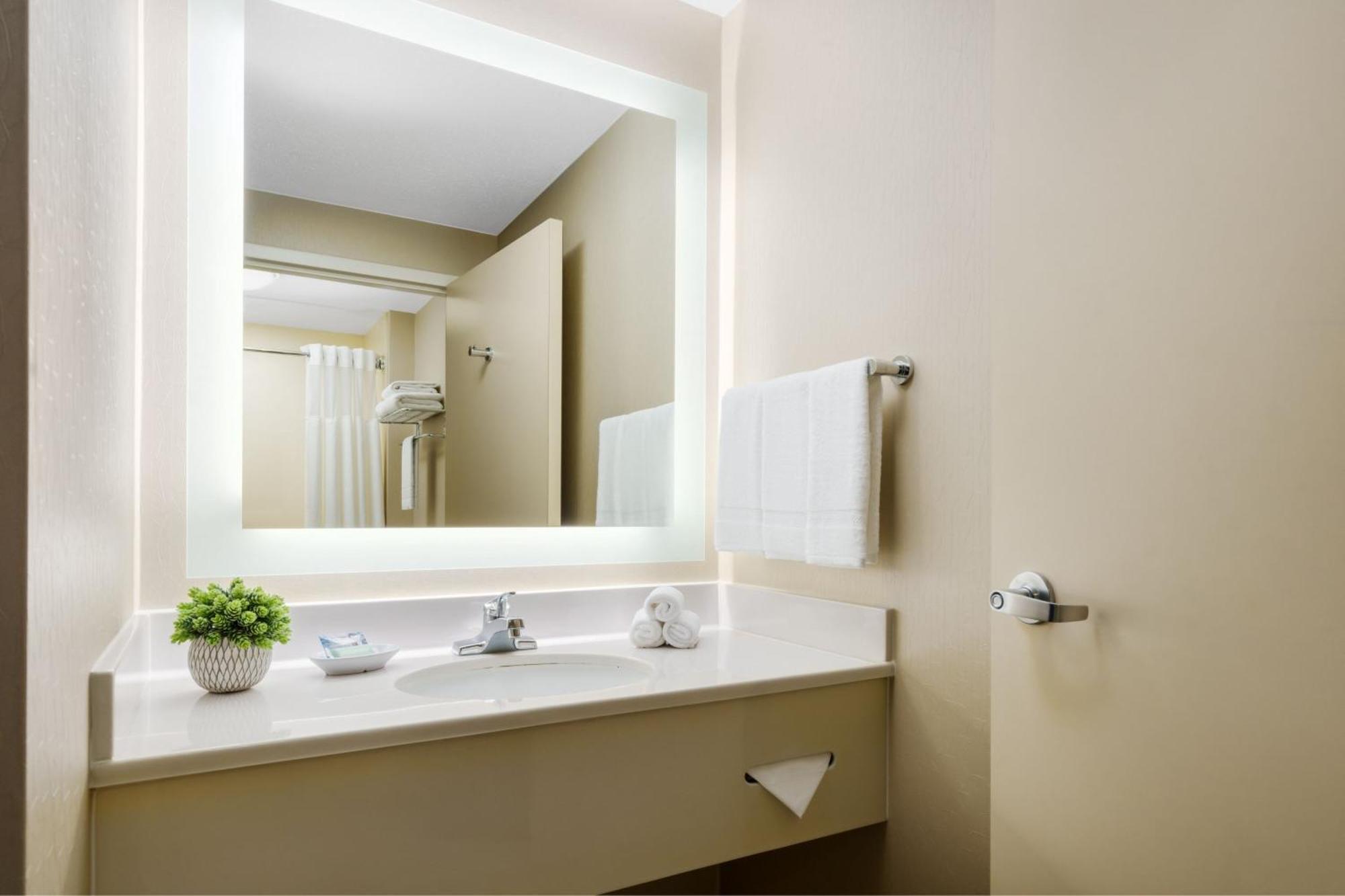 Springhill Suites Manchester-Boston Regional Airport Экстерьер фото
